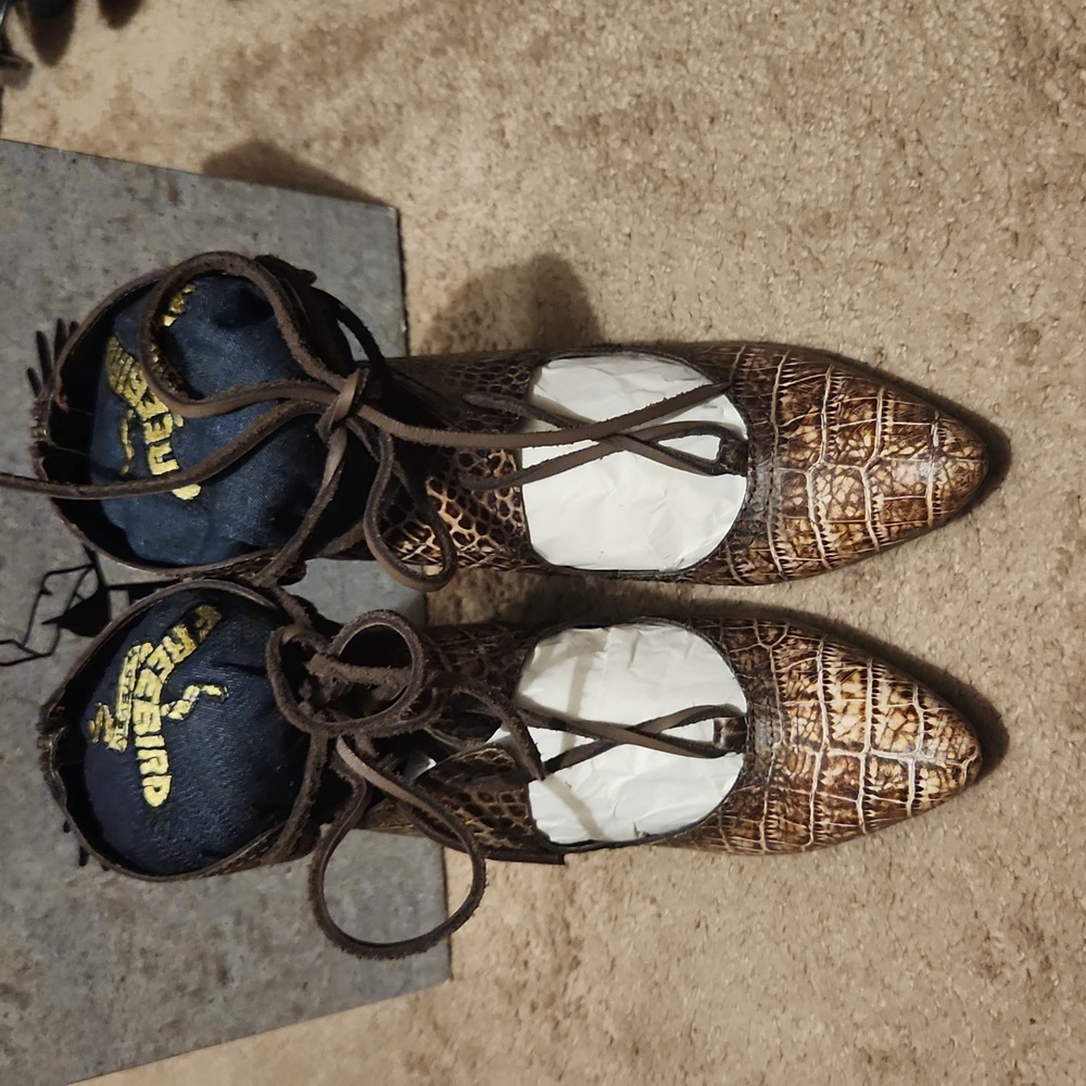 Shoes - Picture 3 of 7